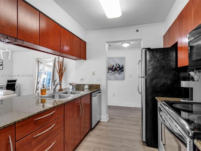 Apartment for sale  Unit #1723 - photo 5914018