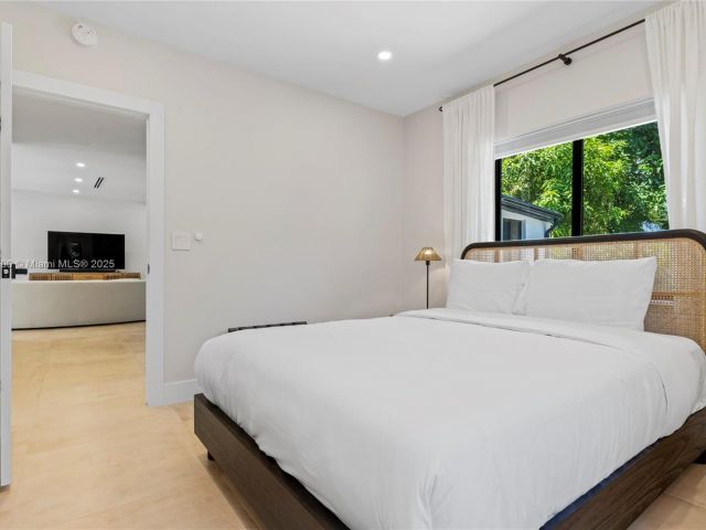 Home for rent at 281 NE 48th Ter - photo 6047135