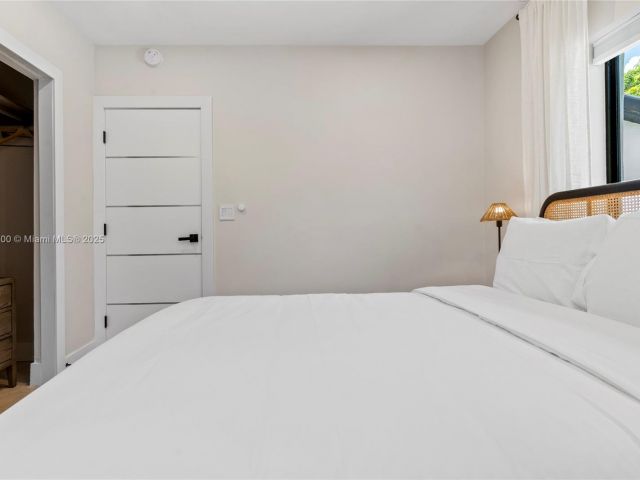 Home for rent at 281 NE 48th Ter - photo 6047136