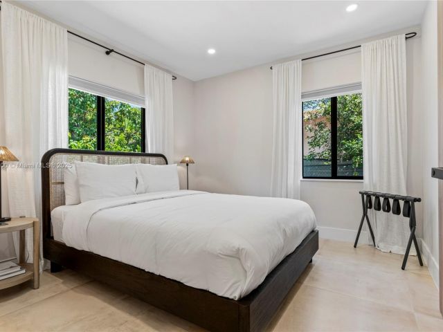 Home for rent at 281 NE 48th Ter - photo 6047137