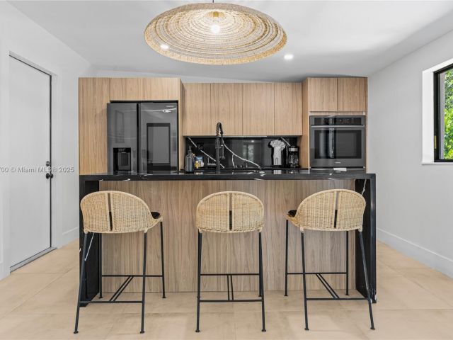 Home for rent at 281 NE 48th Ter - photo 6047140