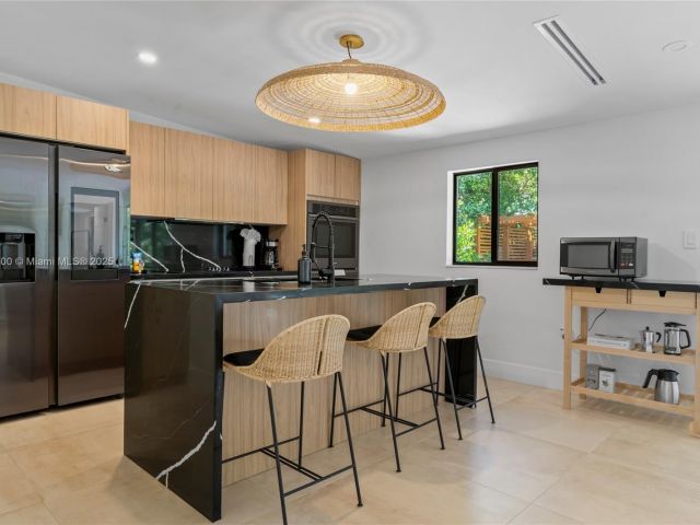 Home for rent at 281 NE 48th Ter - photo 6047142