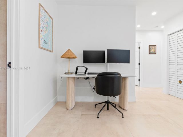 Home for rent at 281 NE 48th Ter - photo 6047147