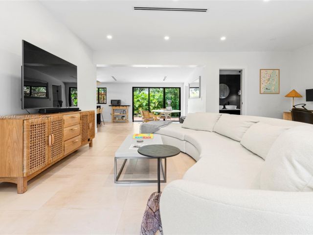 Home for rent at 281 NE 48th Ter - photo 6047150