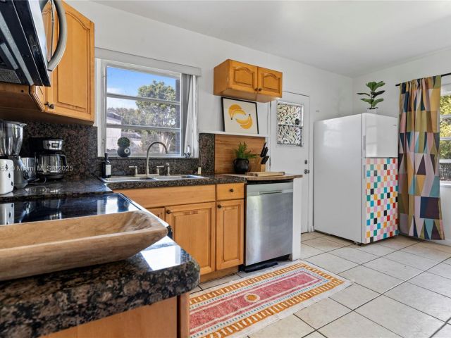 Home for rent at 260 NE 45th St - photo 6046998