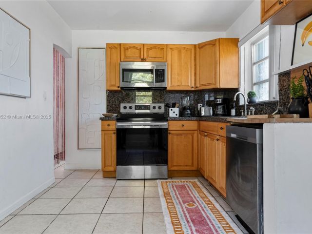 Home for rent at 260 NE 45th St - photo 6047000