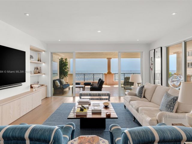 Apartment for sale  Unit #7654 - photo 5907765