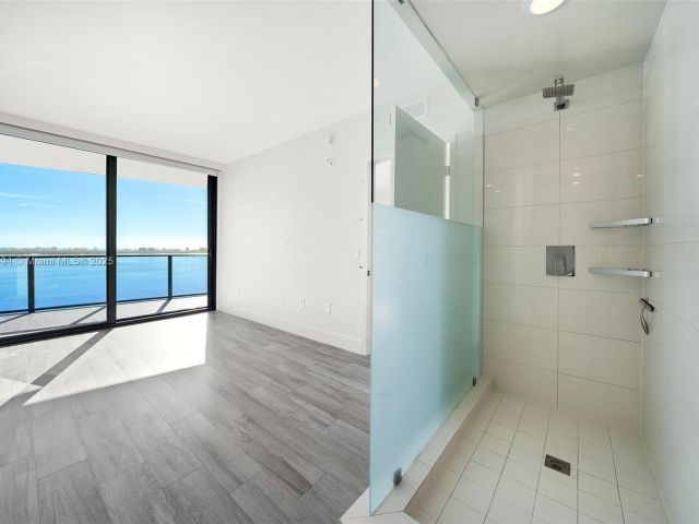 Apartment for sale  Unit #2707 - photo 5926932