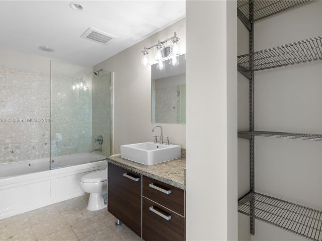 Apartment for sale  Unit #4209 - photo 5916109