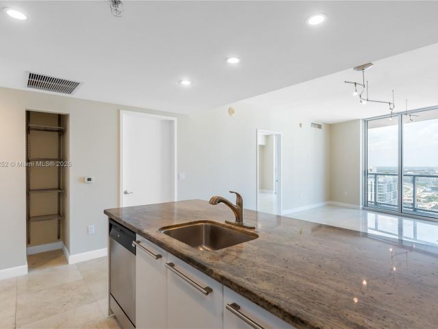 Apartment for sale  Unit #4209 - photo 5916114