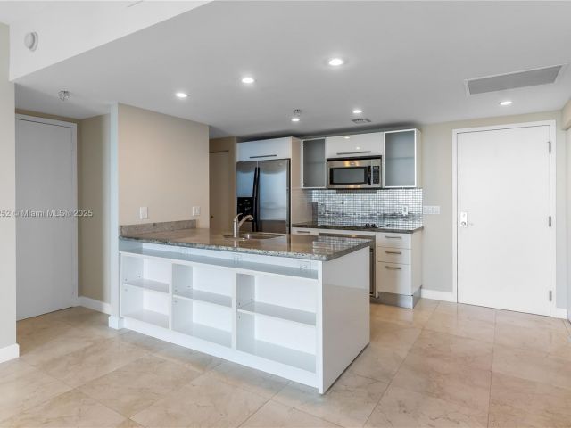 Apartment for sale  Unit #4209 - photo 5916116