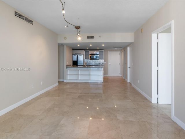 Apartment for sale  Unit #4209 - photo 5916117