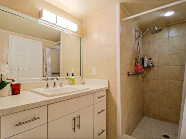 Apartment for rent  Unit #2107 - photo 5902398