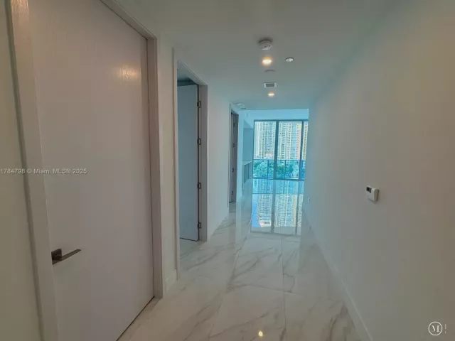 2-bedroom condo for rent in Sunny Isles Beach - 17550 Collins Ave 1005 - MondialRealty