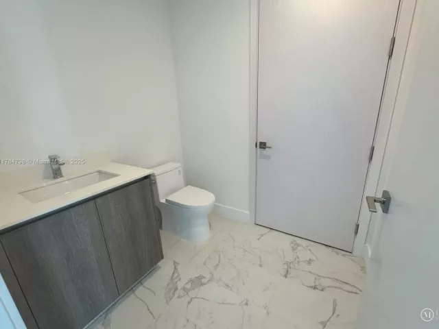 2-bedroom condo for rent in Sunny Isles Beach - 17550 Collins Ave 1005 - MondialRealty