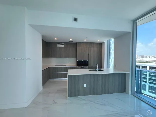 2-bedroom condo for rent in Sunny Isles Beach - 17550 Collins Ave 1005 - MondialRealty