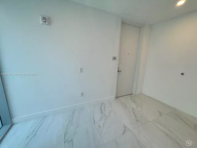 2-bedroom condo for rent in Sunny Isles Beach - 17550 Collins Ave 1005 - MondialRealty