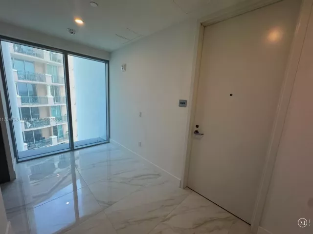 2-bedroom condo for rent in Sunny Isles Beach - 17550 Collins Ave 1005 - MondialRealty