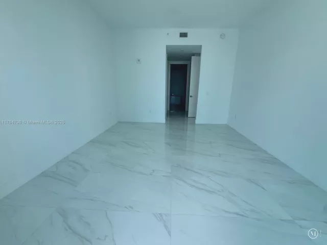 2-bedroom condo for rent in Sunny Isles Beach - 17550 Collins Ave 1005 - MondialRealty