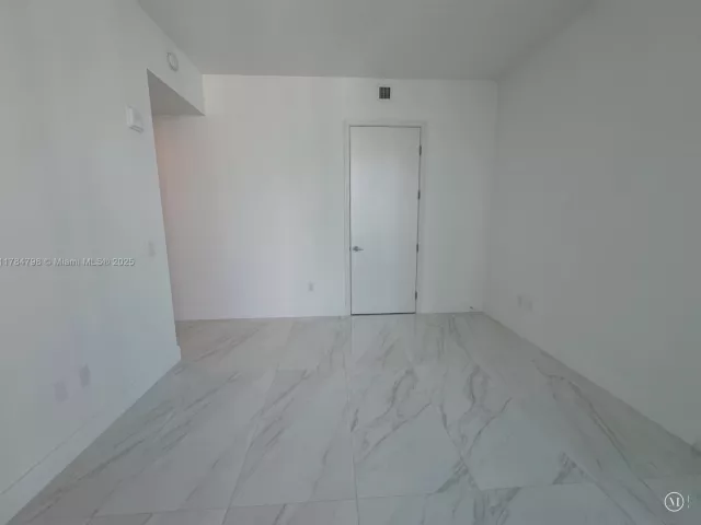 2-bedroom condo for rent in Sunny Isles Beach - 17550 Collins Ave 1005 - MondialRealty