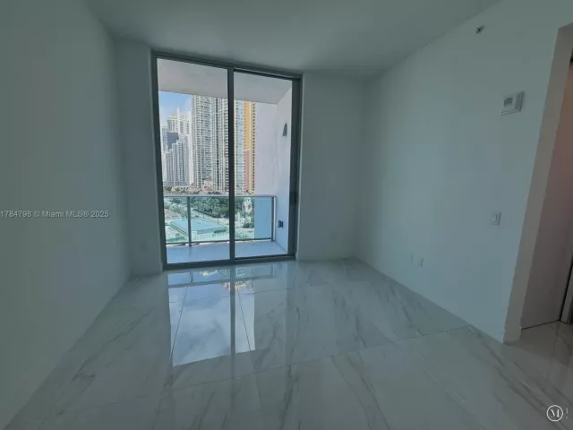2-bedroom condo for rent in Sunny Isles Beach - 17550 Collins Ave 1005 - MondialRealty