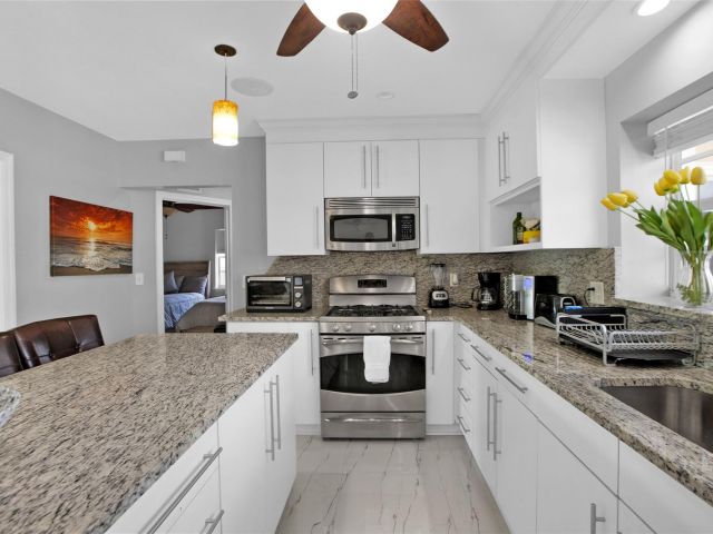 Home for sale at 1062 SE 22nd Ave - photo 5936977