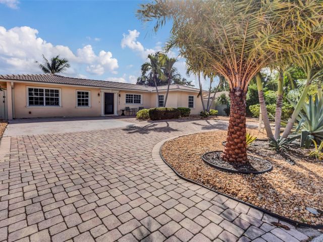 Home for sale at 1062 SE 22nd Ave - photo 5936991