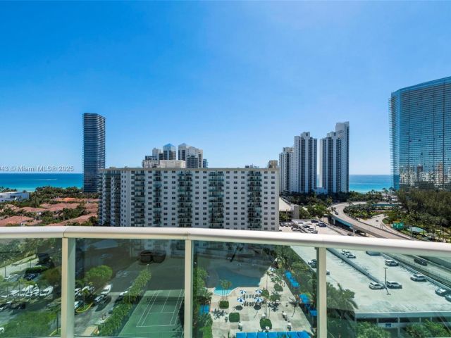 1-bedroom condo for sale in Sunny Isles Beach - 19380 Collins Ave PH-6 - MondialRealty