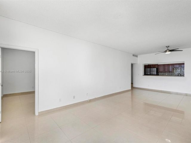 1-bedroom condo for sale in Sunny Isles Beach - 19380 Collins Ave PH-6 - MondialRealty