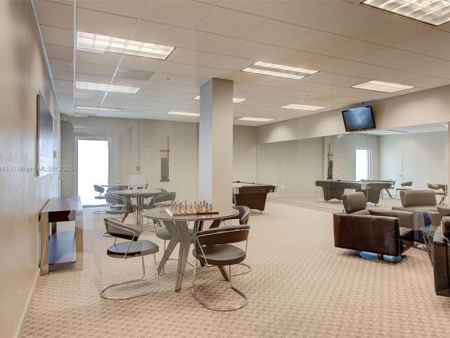 1-bedroom condo for sale in Sunny Isles Beach - 19380 Collins Ave PH-6 - MondialRealty