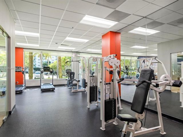 1-bedroom condo for sale in Sunny Isles Beach - 19380 Collins Ave PH-6 - MondialRealty