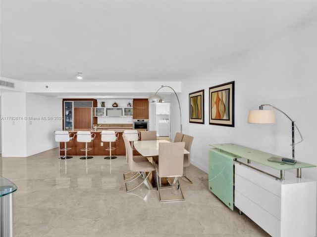 Apartment for sale  Unit #704 - photo 5947337