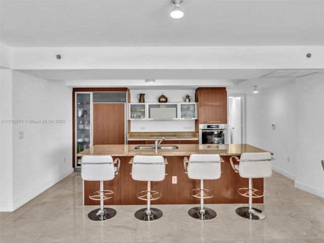 Apartment for sale  Unit #704 - photo 5947338