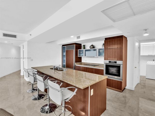 Apartment for sale  Unit #704 - photo 5947341