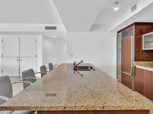 Apartment for sale  Unit #704 - photo 5947342