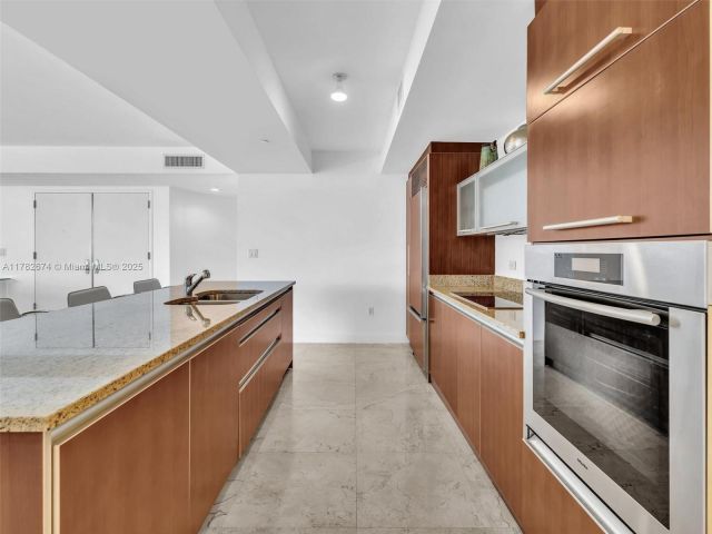 Apartment for sale  Unit #704 - photo 5947343