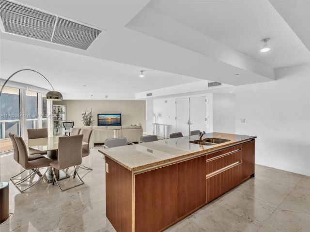 Apartment for sale  Unit #704 - photo 5947344