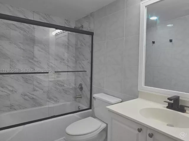 2-bedroom condo for sale in Sunny Isles Beach - 19380 Collins Ave 1002 - MondialRealty