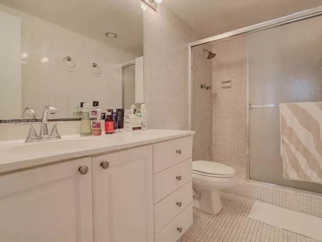 Apartment for sale  Unit #1002 - photo 5926549