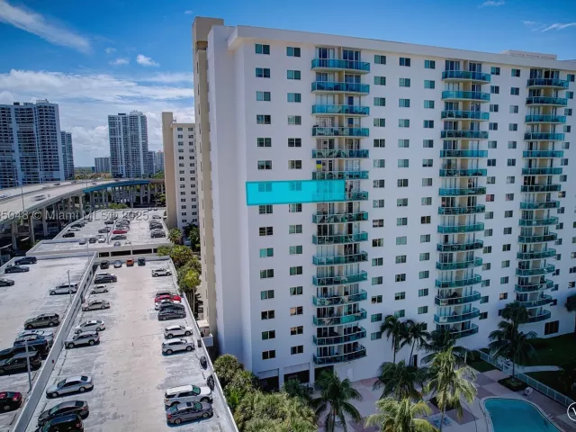 2-bedroom condo for sale in Sunny Isles Beach - 19380 Collins Ave 1002 - MondialRealty