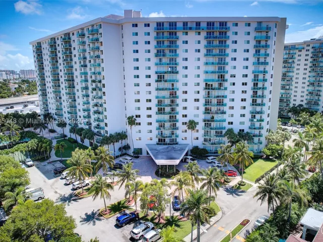 2-bedroom condo for sale in Sunny Isles Beach - 19380 Collins Ave 1002 - MondialRealty