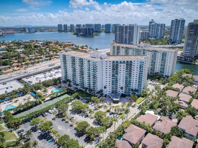 2-bedroom condo for sale in Sunny Isles Beach - 19380 Collins Ave 1002 - MondialRealty