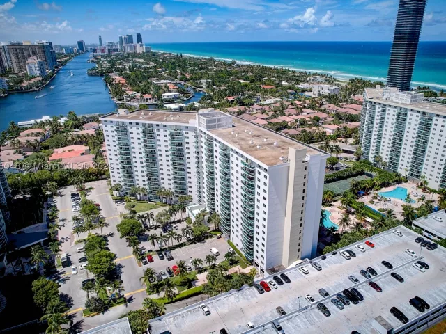 2-bedroom condo for sale in Sunny Isles Beach - 19380 Collins Ave 1002 - MondialRealty