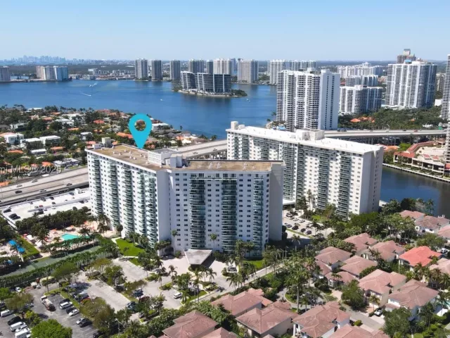 2-bedroom condo for sale in Sunny Isles Beach - 19380 Collins Ave 1002 - MondialRealty