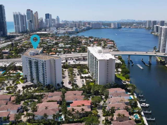 2-bedroom condo for sale in Sunny Isles Beach - 19380 Collins Ave 1002 - MondialRealty