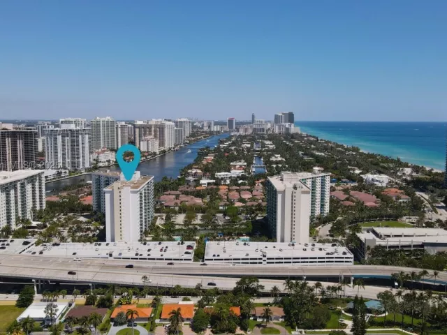 2-bedroom condo for sale in Sunny Isles Beach - 19380 Collins Ave 1002 - MondialRealty