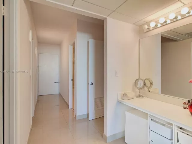 Apartment for sale  Unit #1002 - photo 5926552