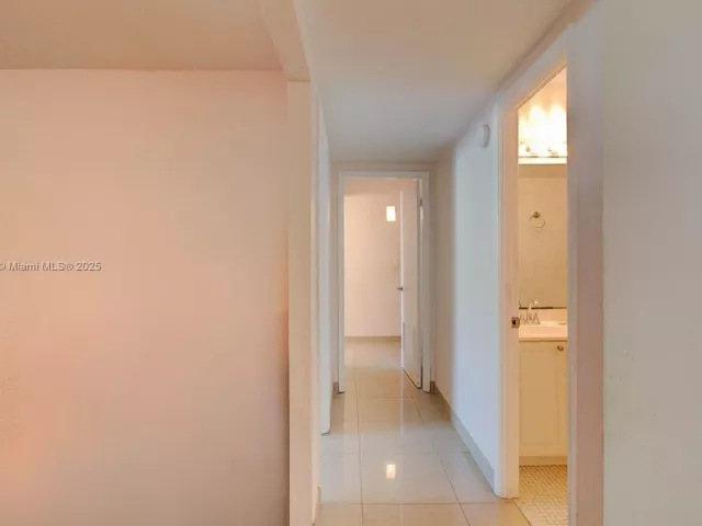 Apartment for sale  Unit #1002 - photo 5926554