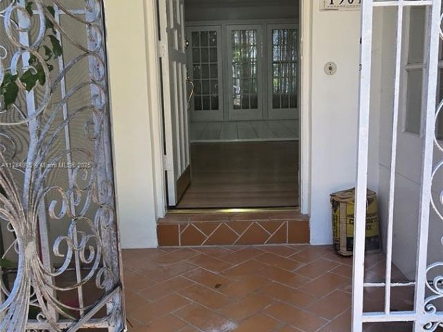 Home for rent at 1901 SW 2nd Ave - photo 5900247