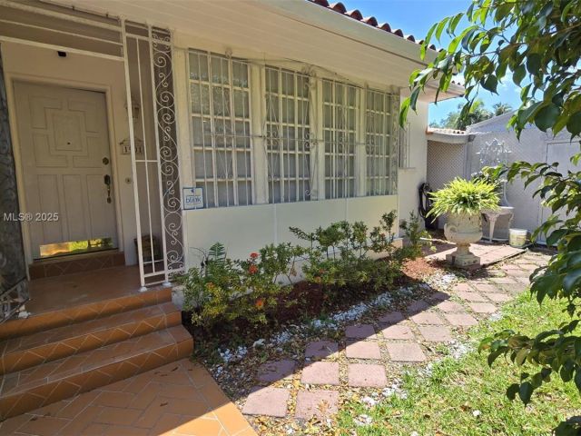 Home for rent at 1901 SW 2nd Ave - photo 5900248